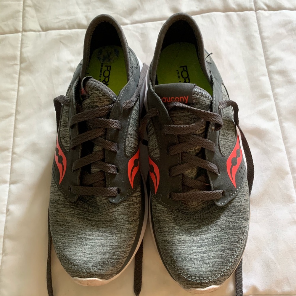 Saucony form2u lightweight sneakers